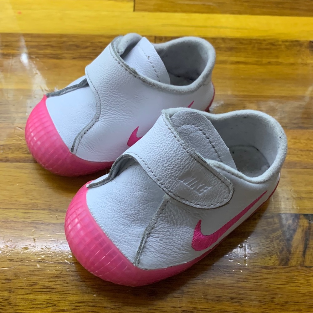 Nike toddler walking shoes 4c